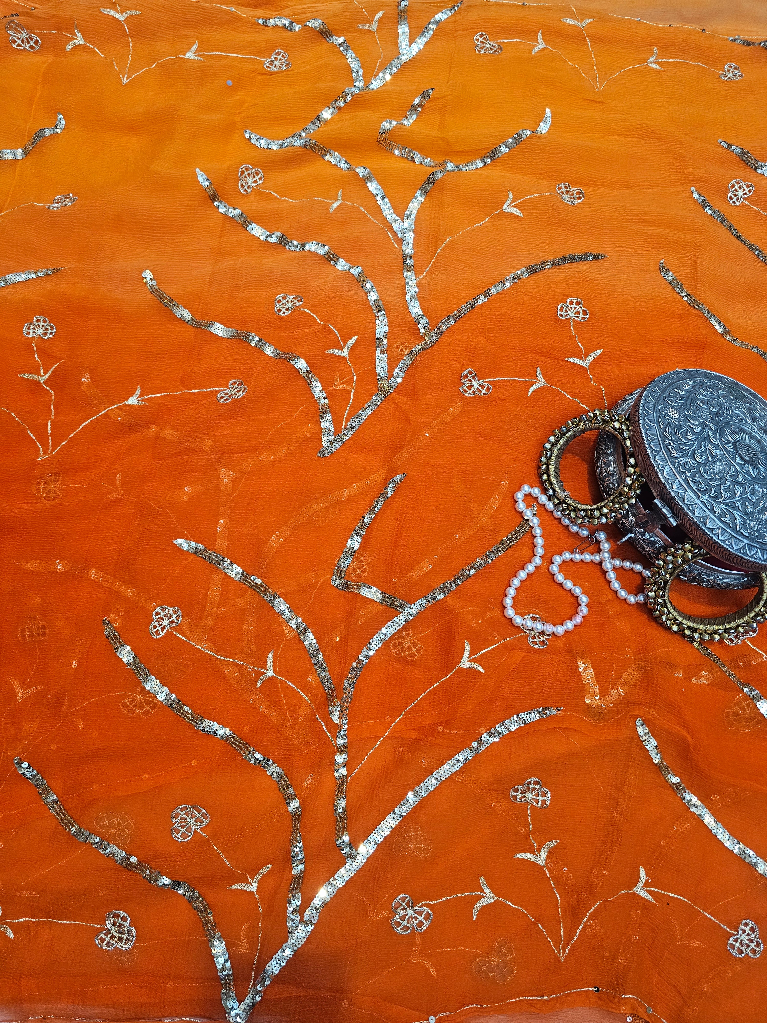 TARAANGINI SEQUIN VINEWORK SAARE